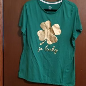 Short sleeve green "so lucky" t-shirt